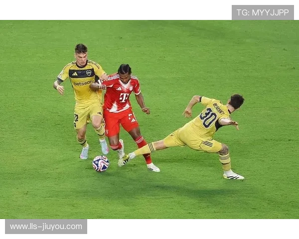 拜仁3-1逆转葡萄牙体育，格纳布里传射建功